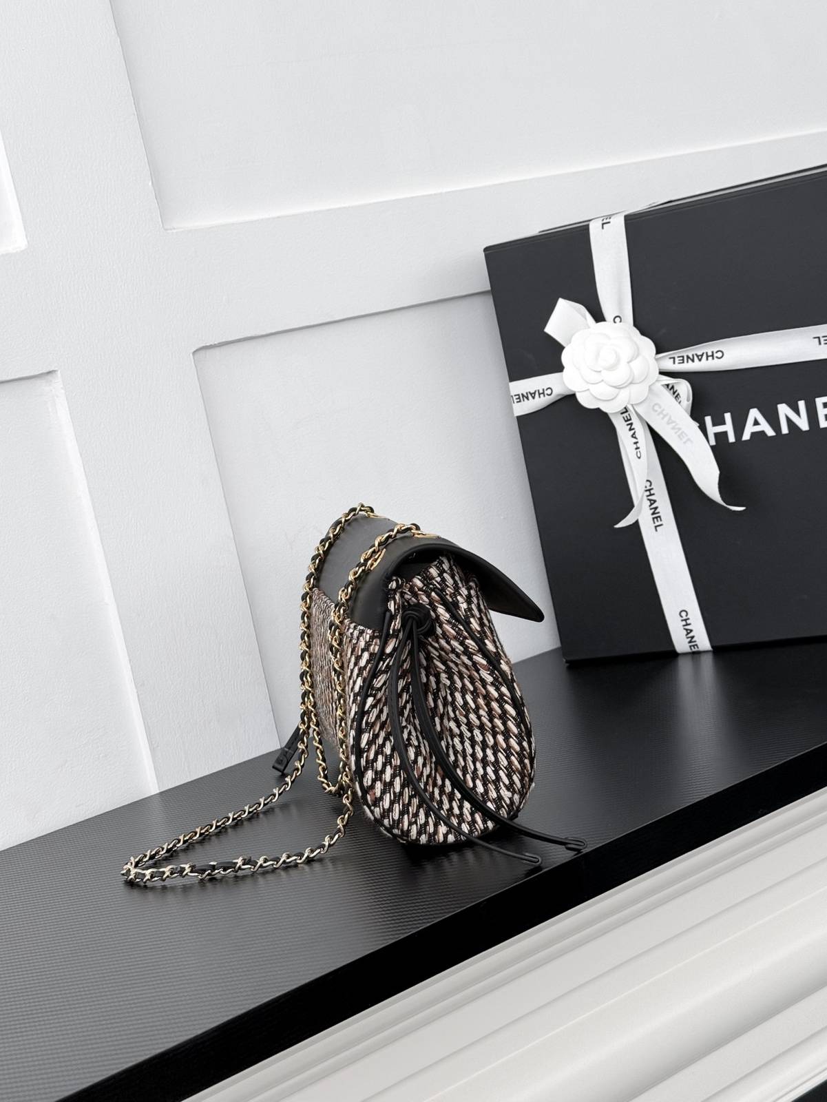 シャネル CHANEL マトラッセ チェーンショルダーバッグ ブラック ゴールド金具 レザー編み込みチェーン ワンピース - 画像 19