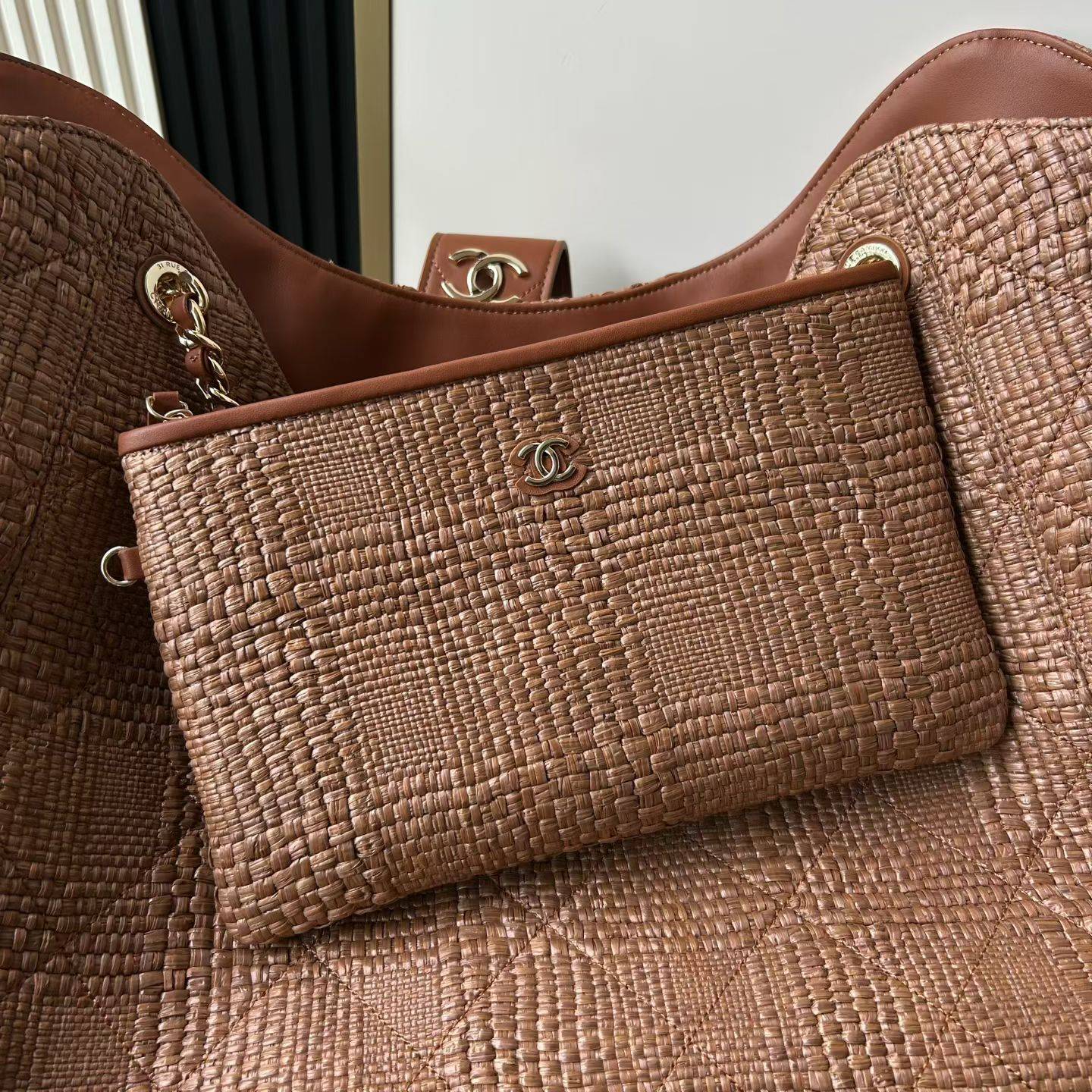 シャネル CHANEL マトラッセ ラムスキン チェーンショルダーバッグ ゴールド金具 レディース ブラック ベージュ - 画像 4