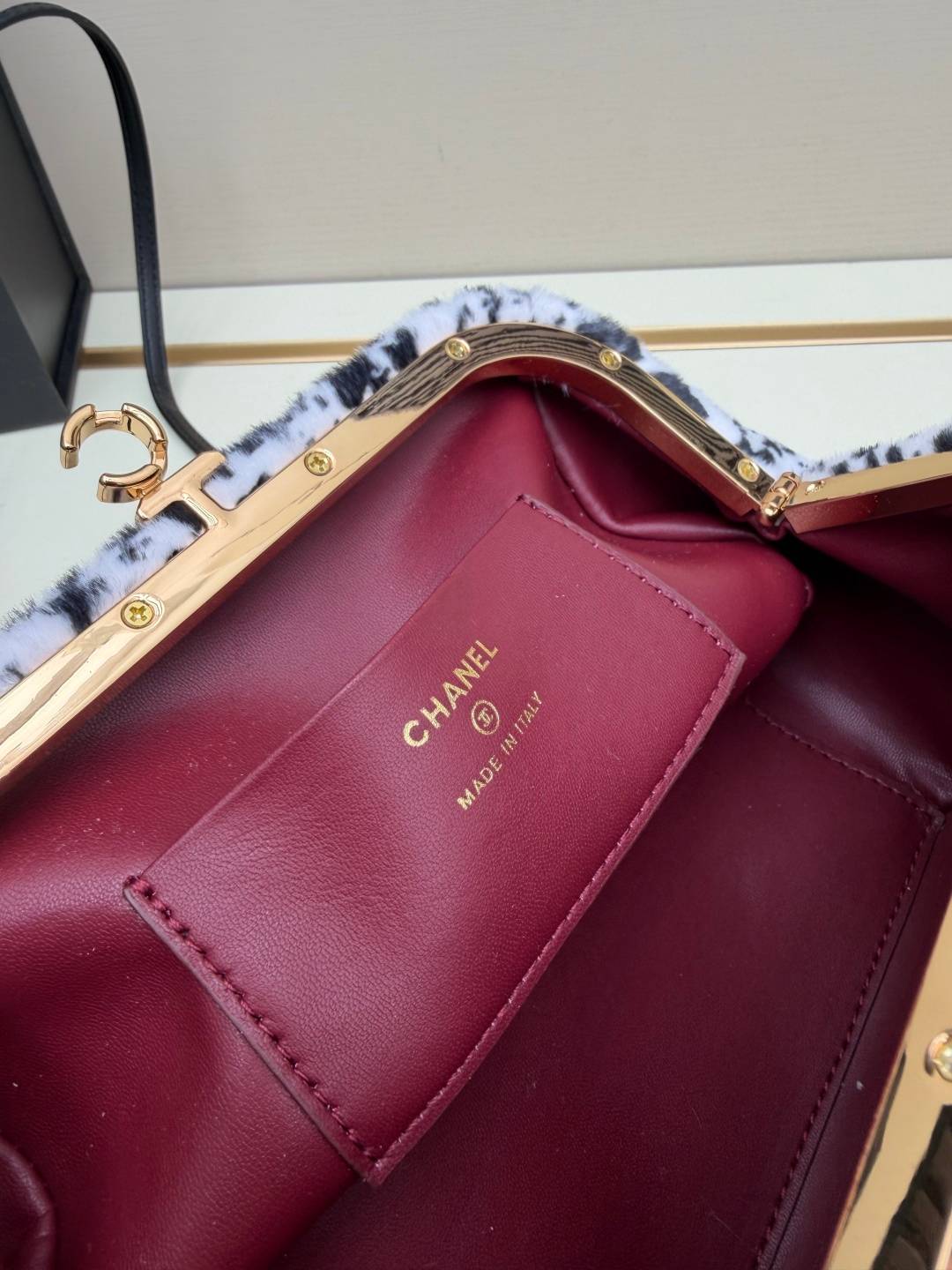 シャネル 097 マトラッセ ポシェット チェーンショルダーバッグ ラムスキン ブラックゴールド金具 レディース - 画像 2