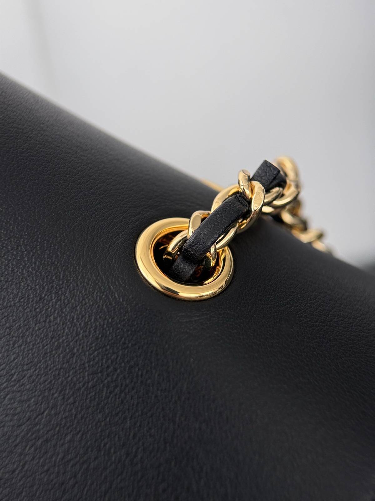 シャネル CHANEL マトラッセ チェーンショルダーバッグ ブラック ベージュ ミュートカラー ゴールド金具 ターンロ - 画像 6