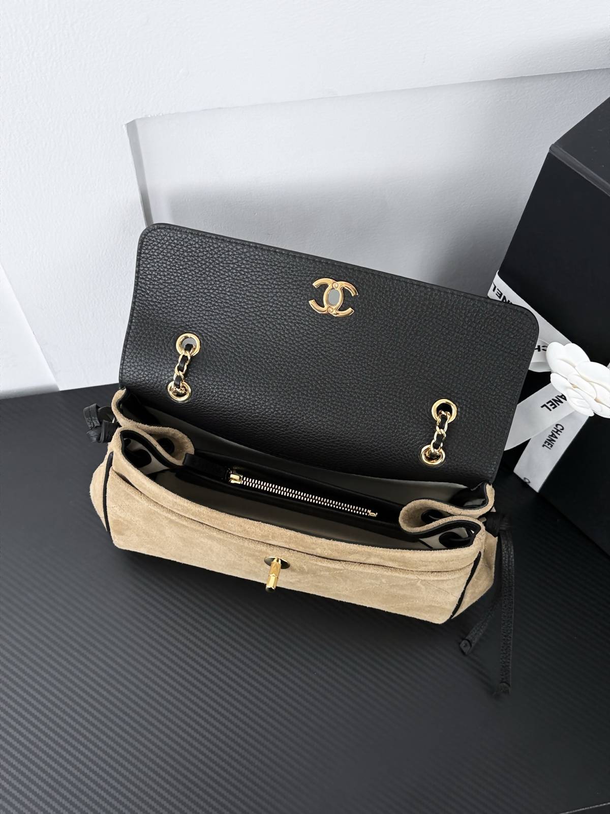 シャネル CHANEL マトラッセ チェーンショルダーバッグ ブラック ベージュ ミュートカラー ゴールド金具 ターンロ - 画像 14