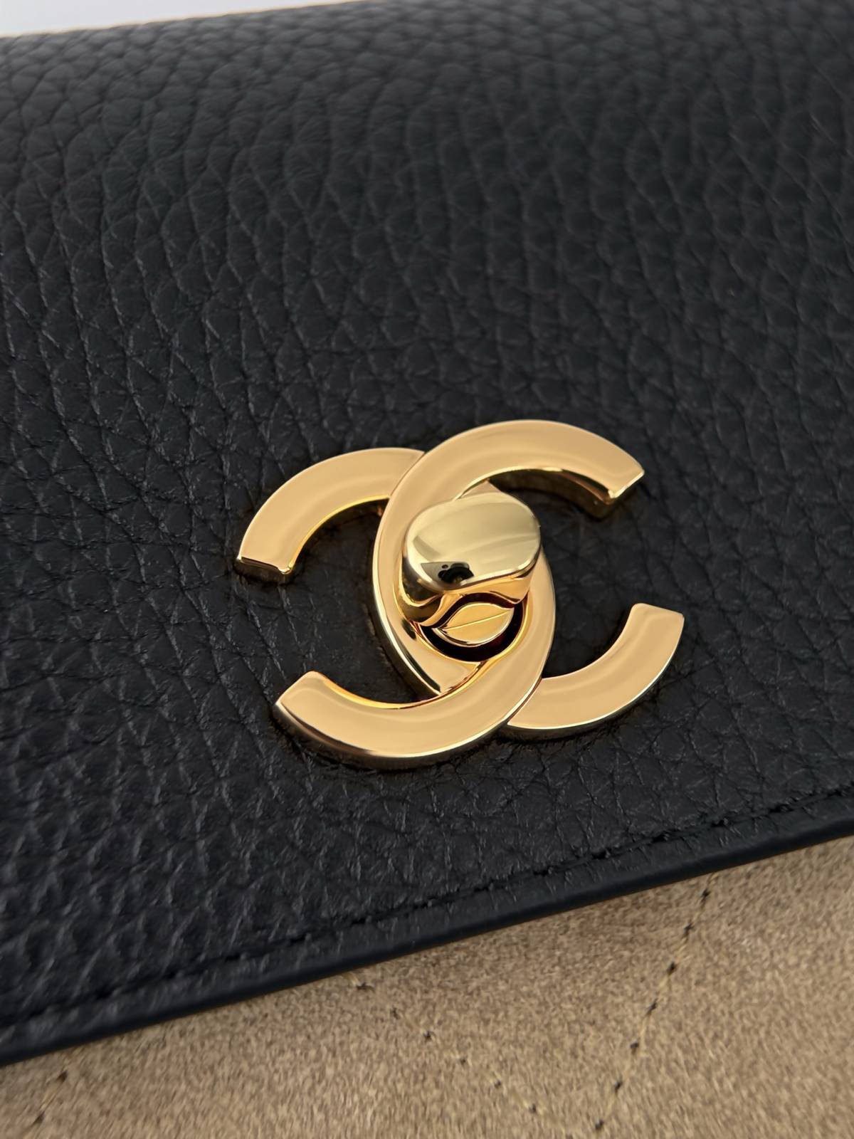 シャネル CHANEL マトラッセ チェーンショルダーバッグ ブラック ベージュ ミュートカラー ゴールド金具 ターンロ - 画像 16
