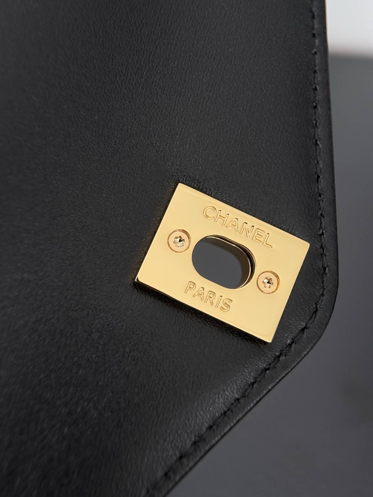 シャネル CHANEL マトラッセ フラップバッグ ブラック ゴールド金具 レザー編み込みチェーン 2WAY ハンドバッ - 画像 4