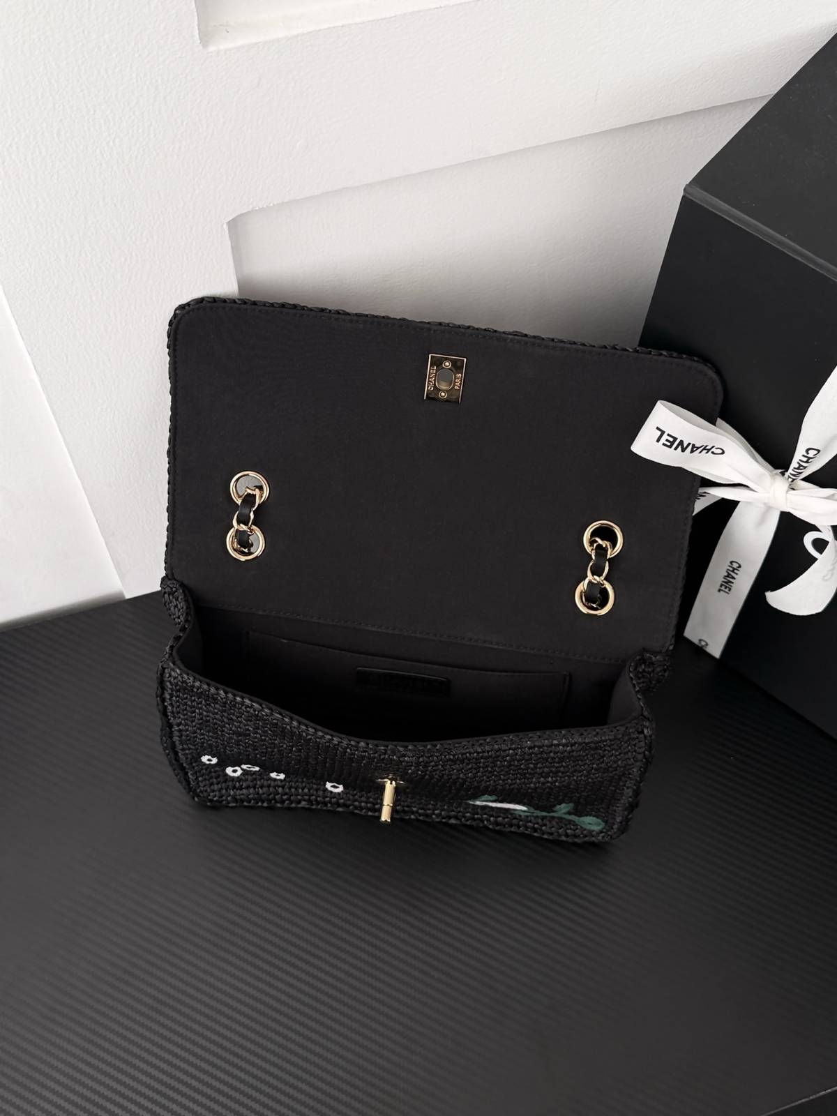 シャネル CHANEL AS6089 フラップバッグ ブラック マトラッセ ゴールド金具 レザー編み込みチェーン ターン - 画像 7