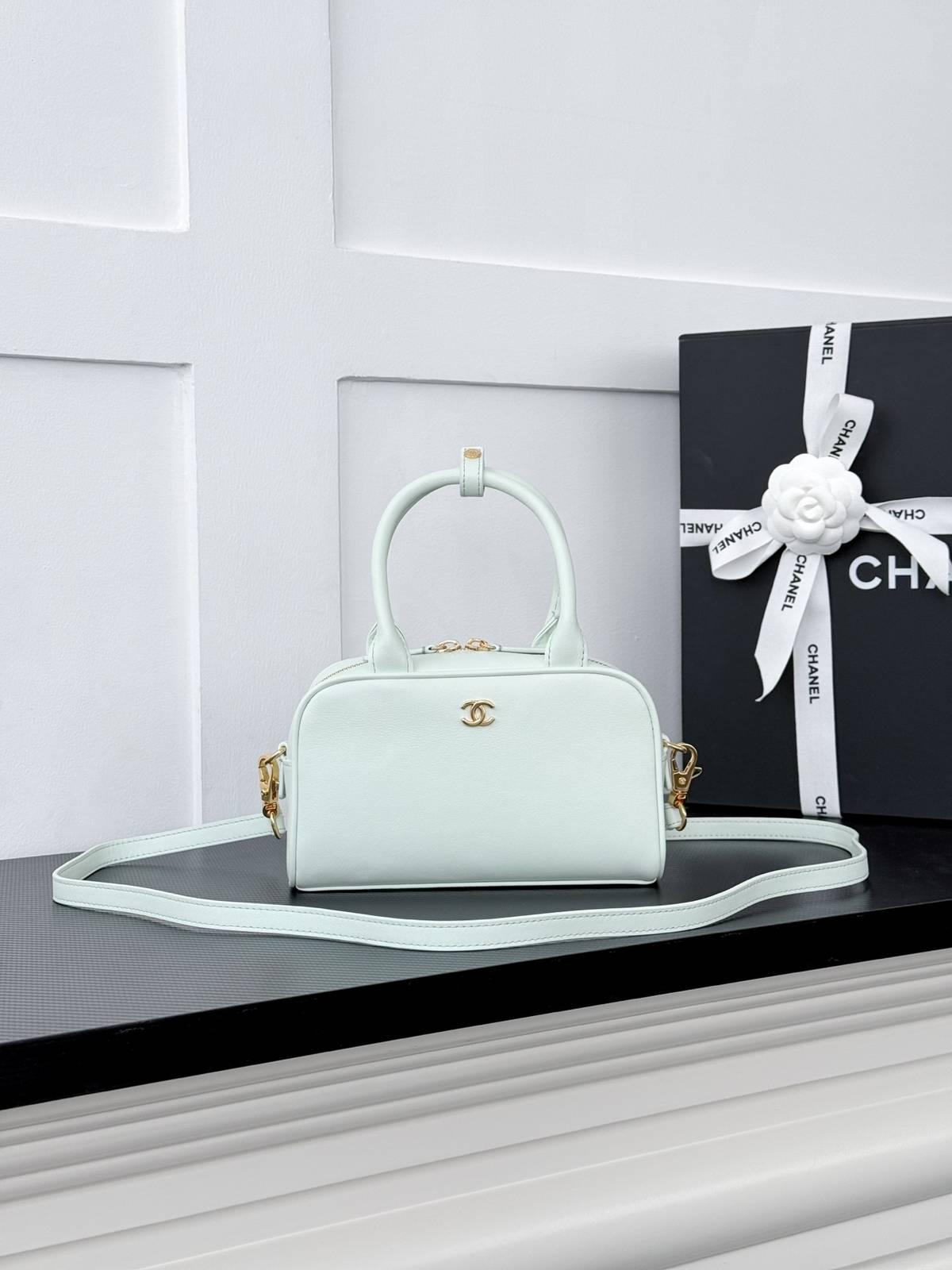 シャネル CHANEL AP5628 ミニ ボディバッグ マトラッセ ラムスキン ゴールド金具 フラップバッグ ミラー付
