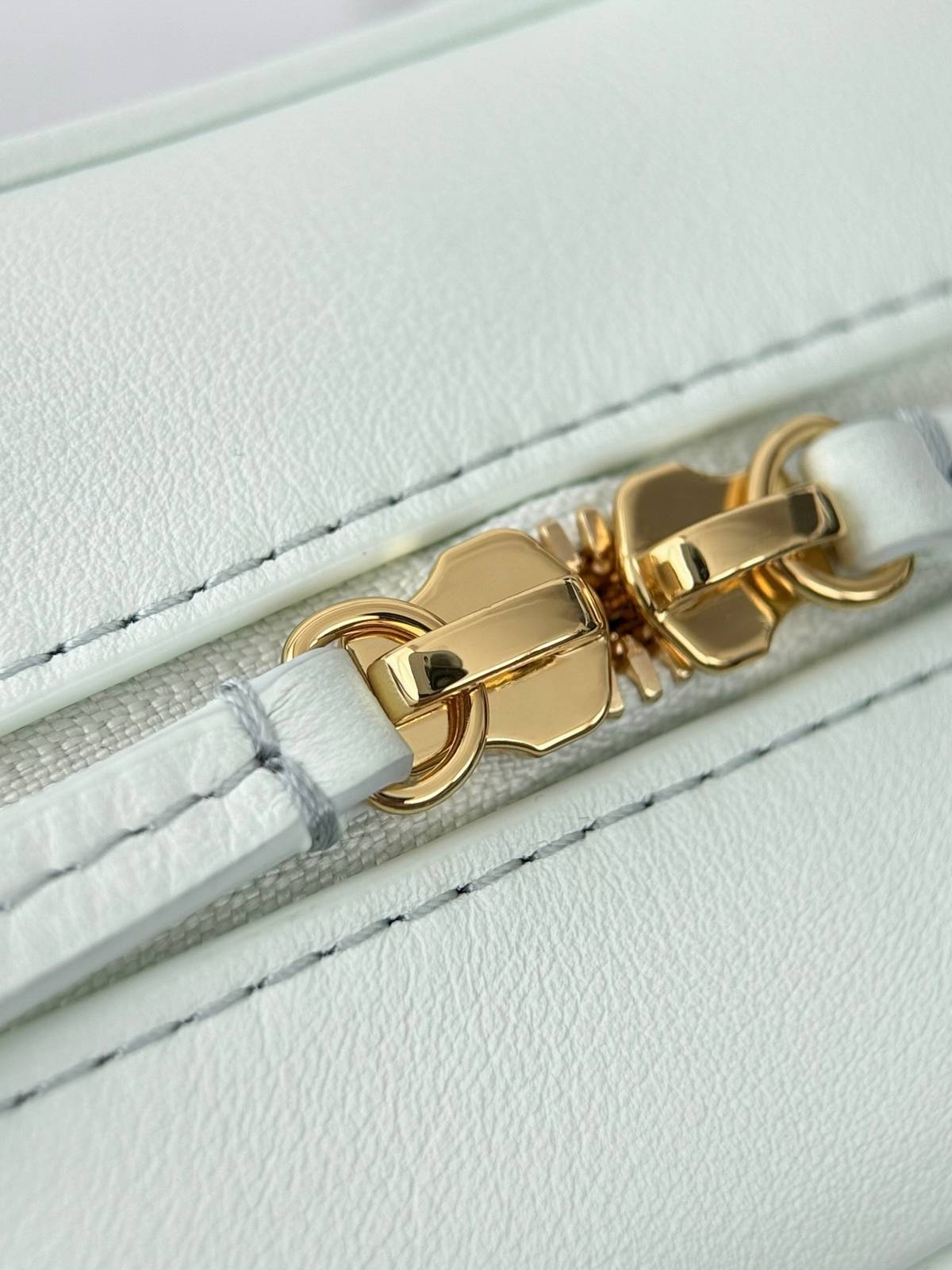 シャネル CHANEL AP5628 ミニ ボディバッグ マトラッセ ラムスキン ゴールド金具 フラップバッグ ミラー付 - 画像 5