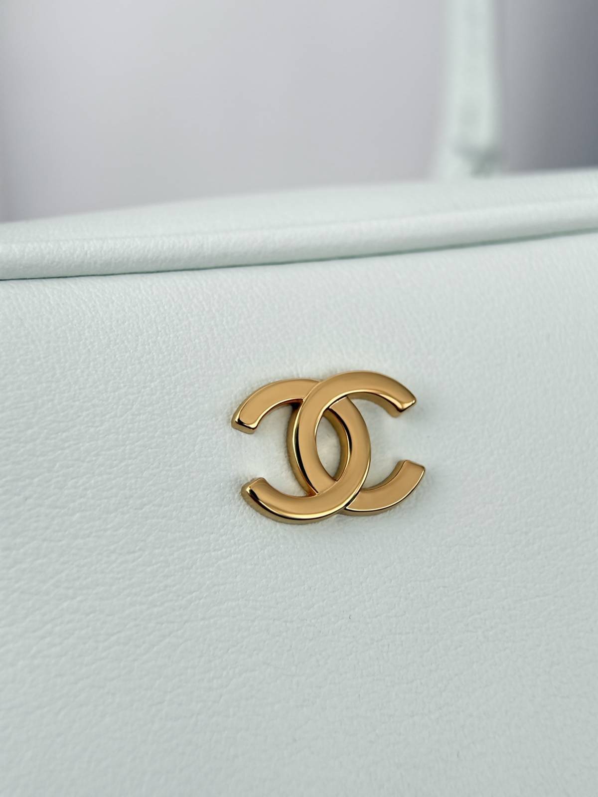 シャネル CHANEL AP5628 ミニ ボディバッグ マトラッセ ラムスキン ゴールド金具 フラップバッグ ミラー付 - 画像 7