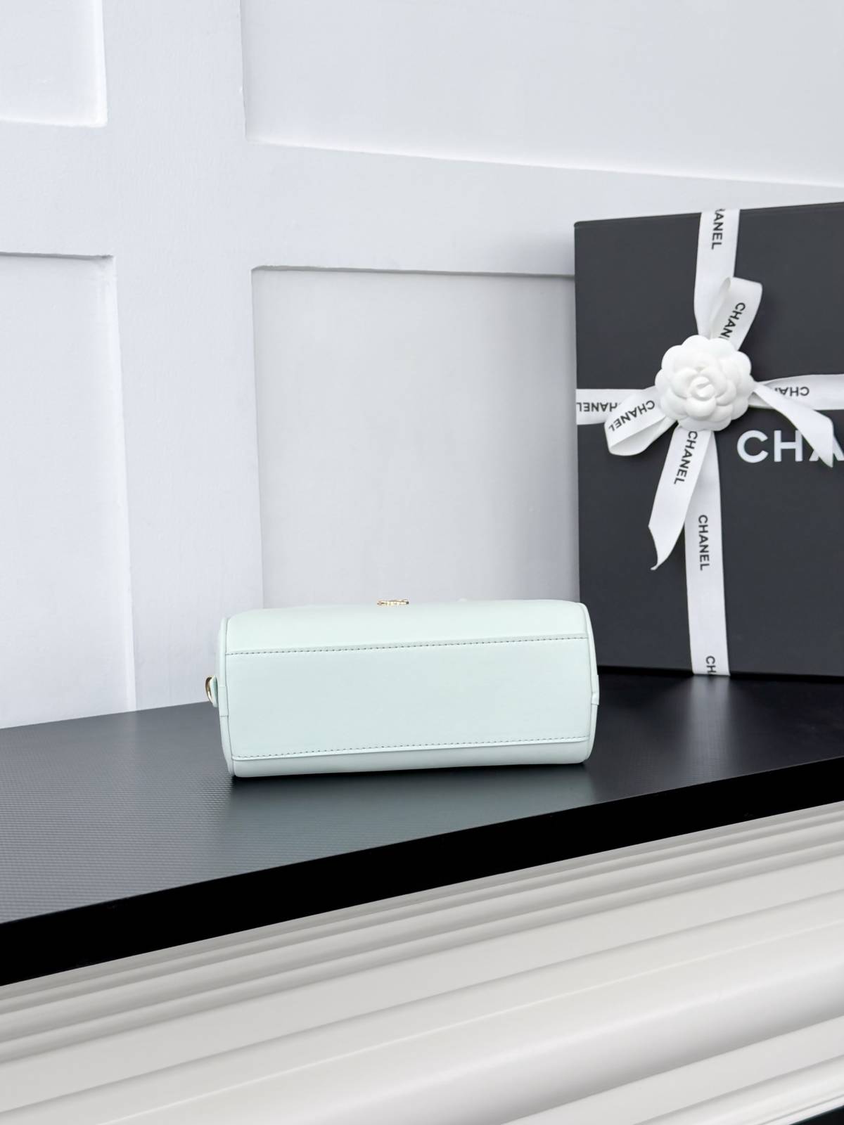 シャネル CHANEL AP5628 ミニ ボディバッグ マトラッセ ラムスキン ゴールド金具 フラップバッグ ミラー付 - 画像 8