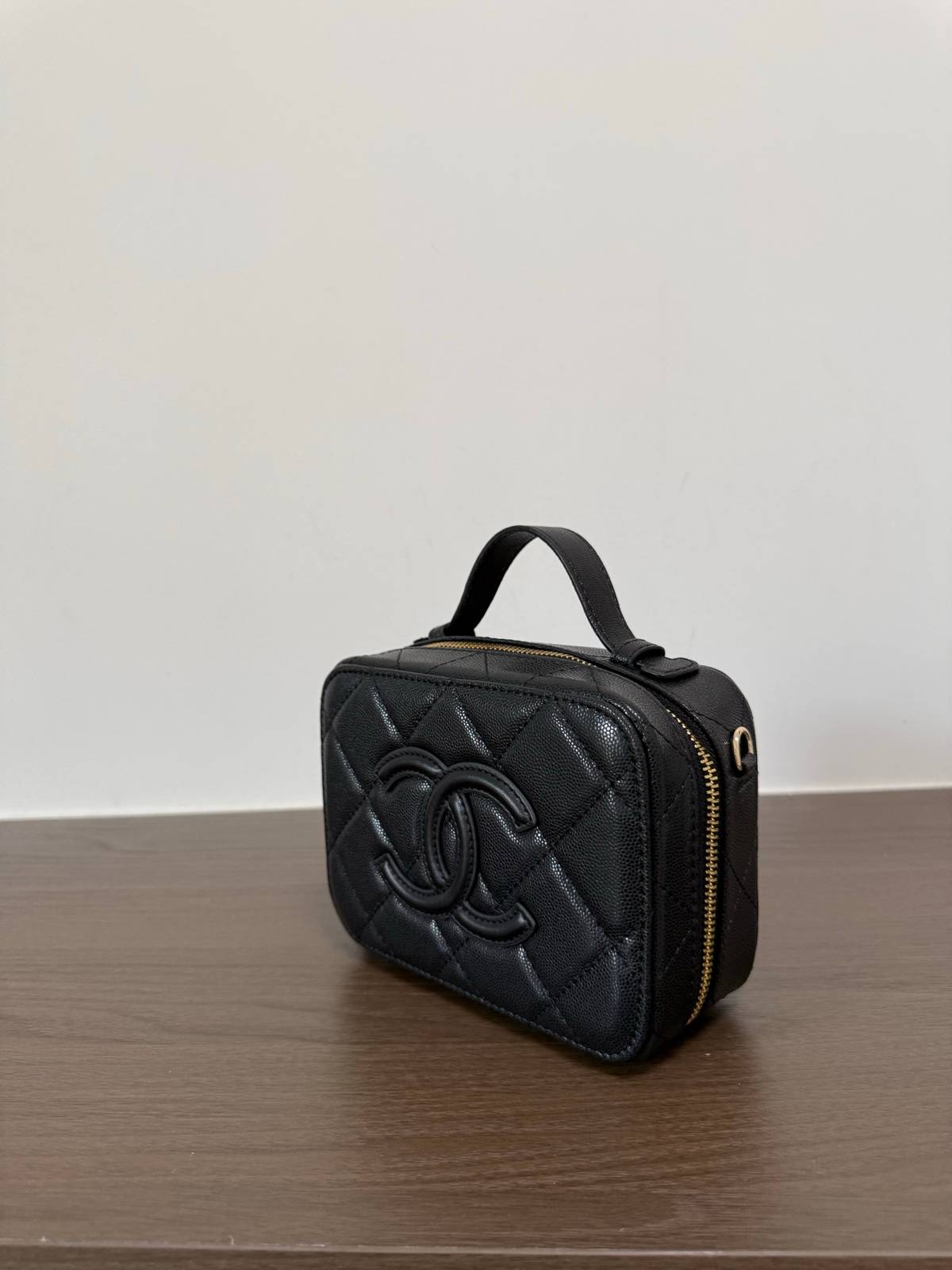 シャネル 18138 マトラッセ バニティバッグ キャビアスキン ゴールド金具 レザー編み込みチェーン ブラック - 画像 9