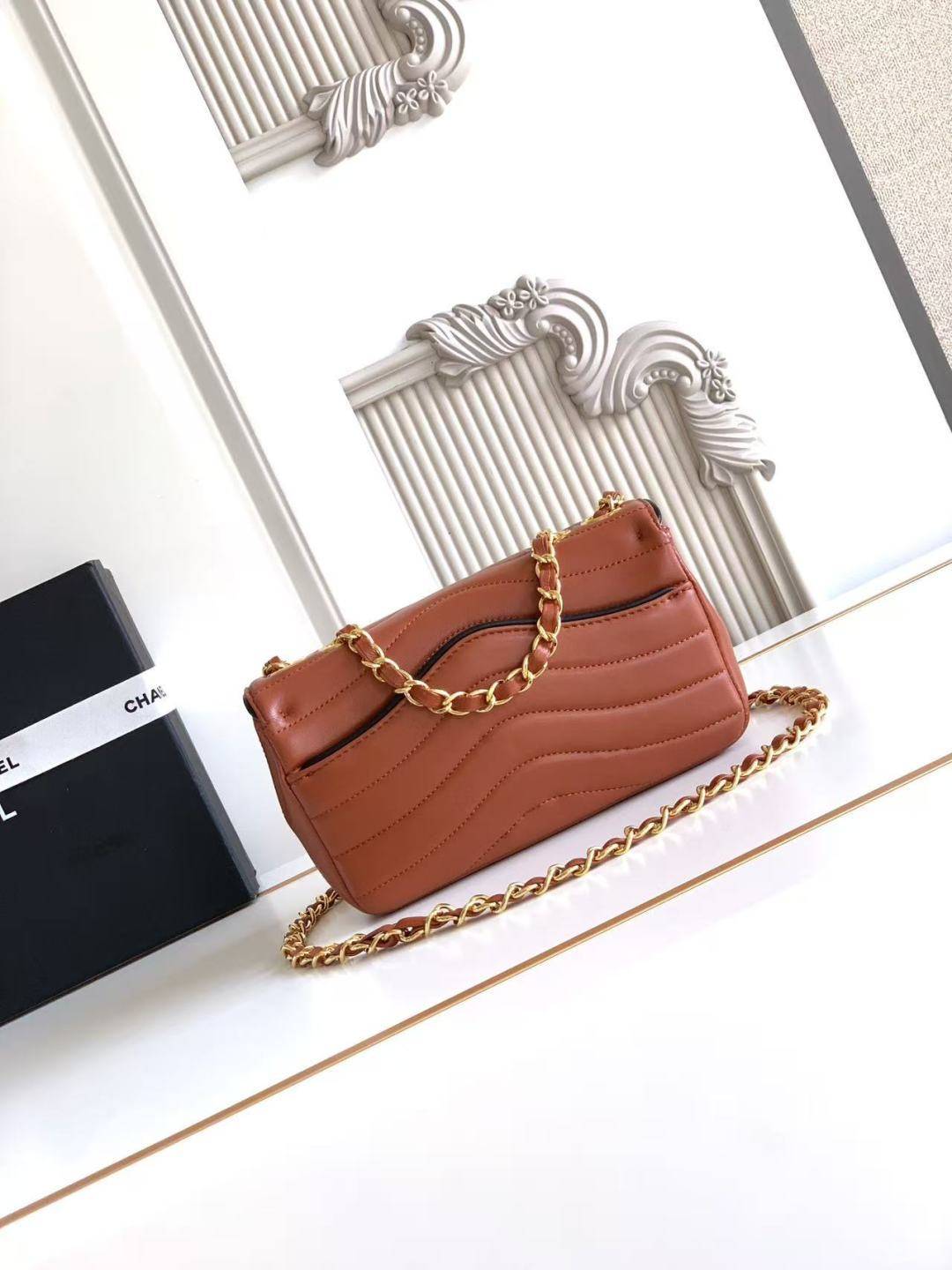 シャネル CHANEL マトラッセ チェーンショルダーバッグ キャビアスキン ゴールド金具 レディース ブラック ベージ - 画像 9