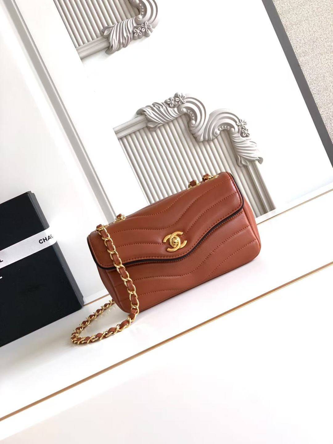 シャネル CHANEL マトラッセ チェーンショルダーバッグ キャビアスキン ゴールド金具 レディース ブラック ベージ - 画像 11