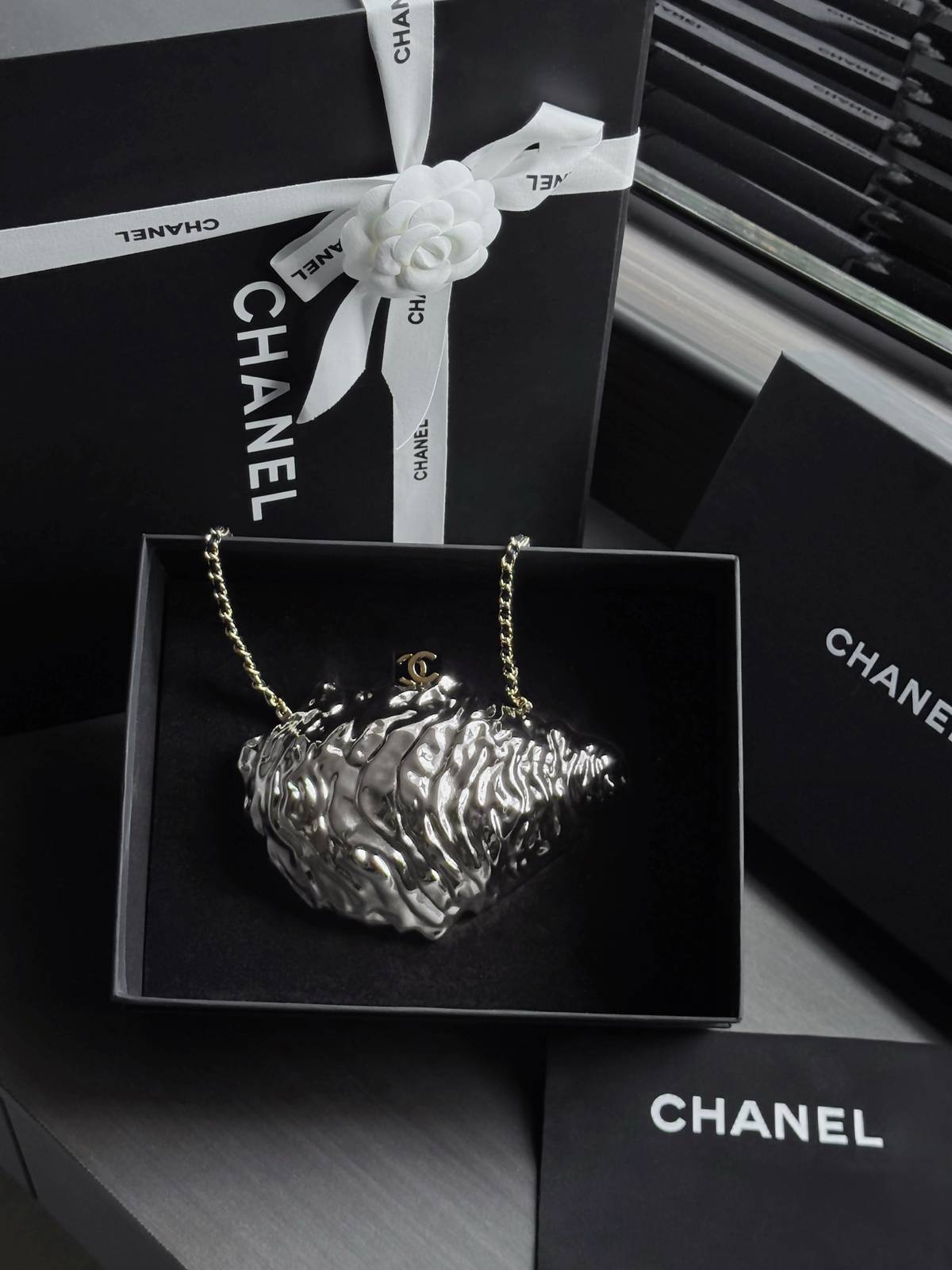 シャネル CHANEL AS6437 シルバー金具 マトラッセ フラップバッグ ターンロック レザー編み込みチェーン バ