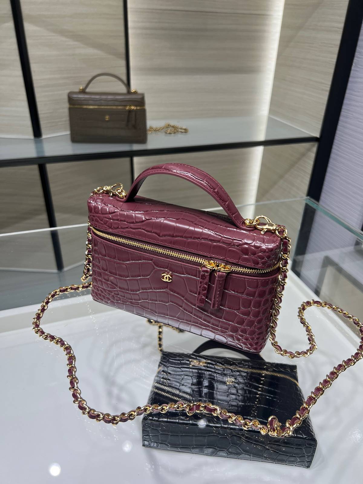シャネル AP5195Y キャビアスキン バニティバッグ チェーンショルダー ゴールド金具 ブラック レディース - 画像 4