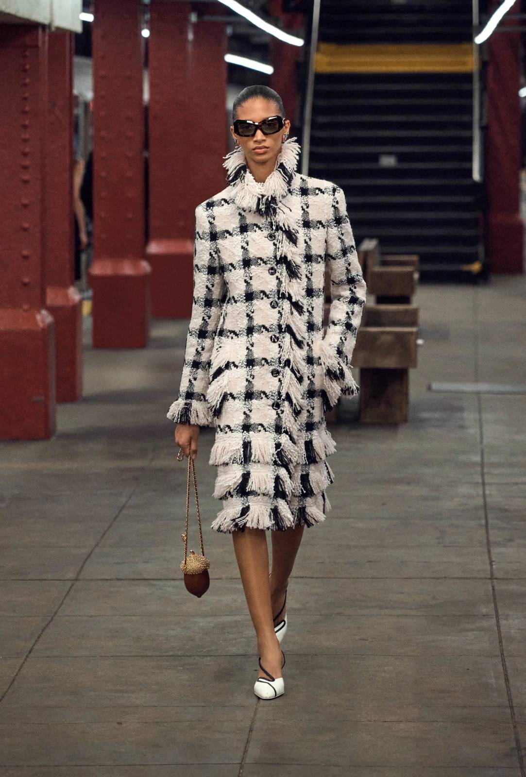 シャネル CHANEL ボーイシャネル マトラッセ キャビアスキン チェーンショルダーバッグ ゴールド金具 ブラック - 画像 2