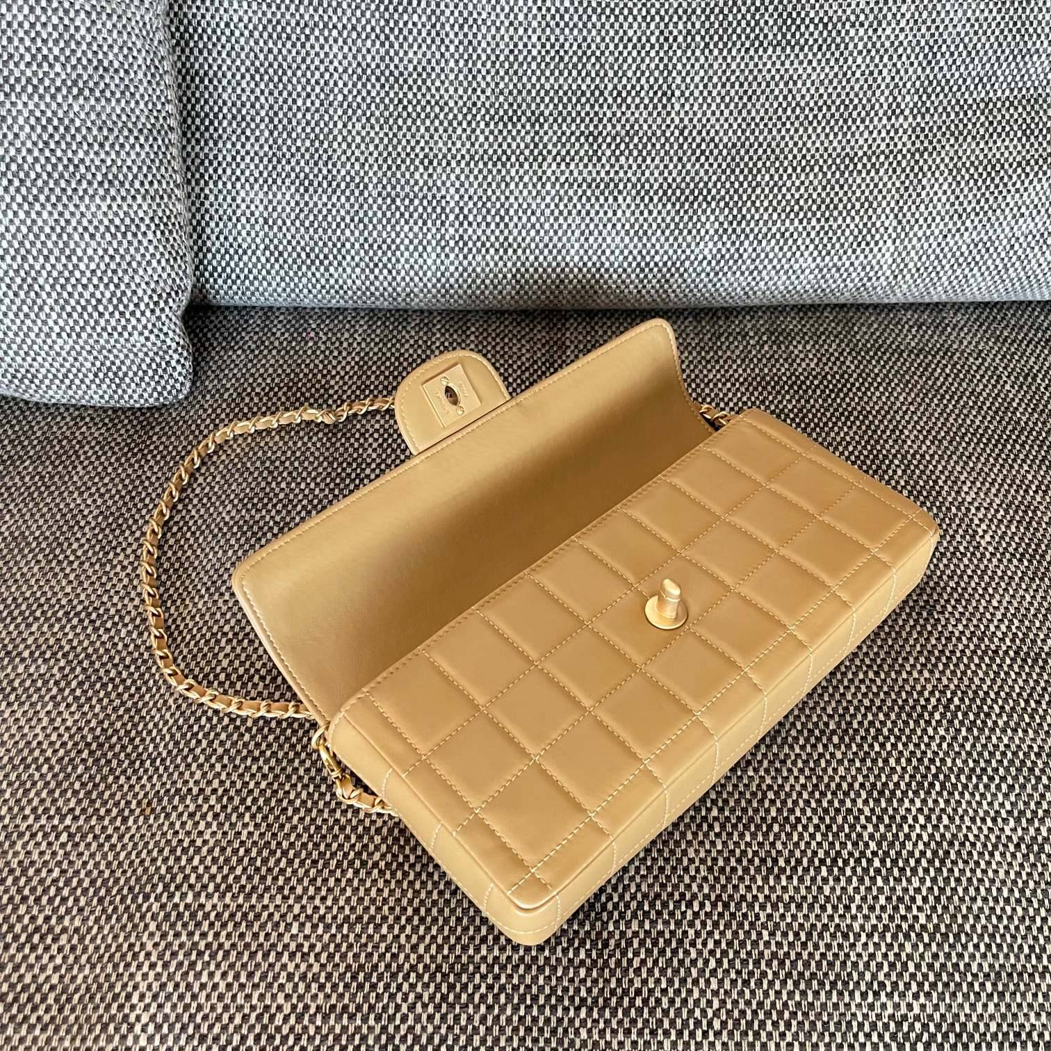 シャネル CHANEL マトラッセ チェーンショルダーバッグ ブラック ベージュ ピンク レディース - 画像 13