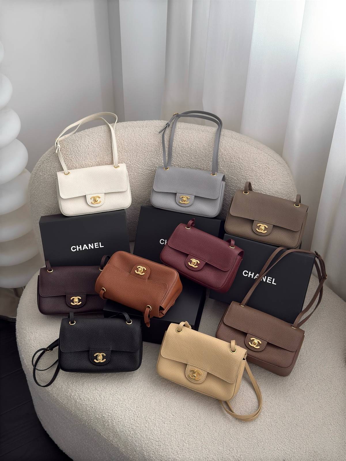 シャネル AS6573 ミニフラップ マトラッセ キャビアスキン ゴールド金具 フラップバッグ レザー編み込みチェーン