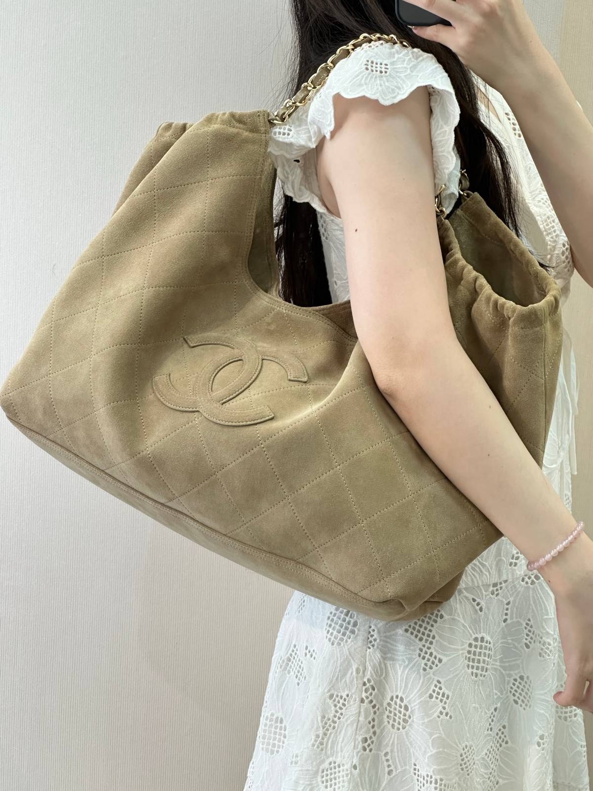 シャネル CHANEL AS6475 マトラッセ ラムスキン トートバッグ プッシュロック ゴールド金具 ベージュ レデ - 画像 3