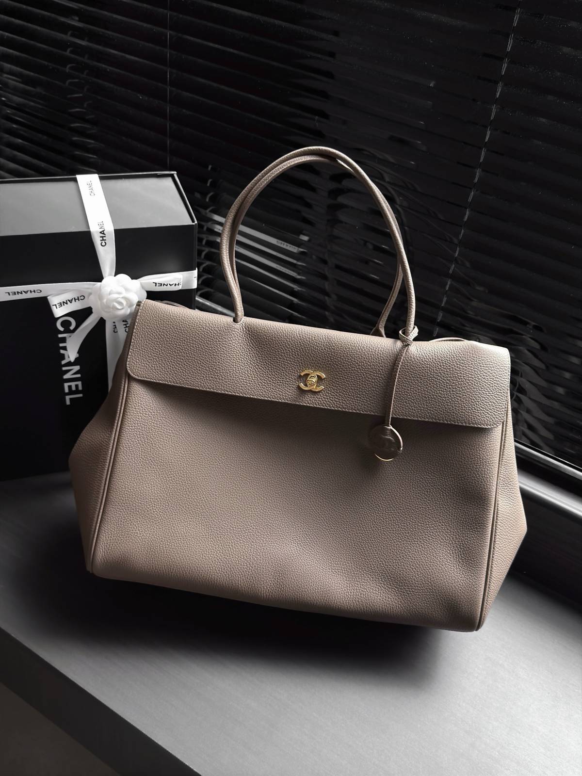 CHANEL シャネル 26S トートバッグ キャビアスキン ゴールド金具 ココマーク 2WAY レディース