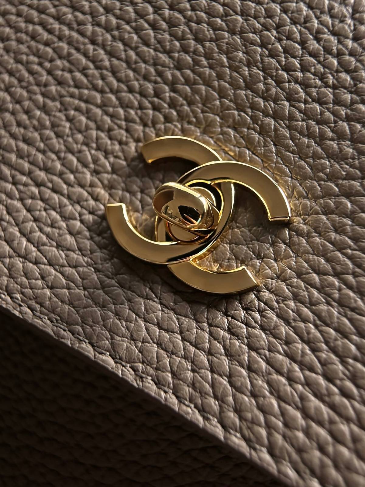 CHANEL シャネル 26S トートバッグ キャビアスキン ゴールド金具 ココマーク 2WAY レディース - 画像 3