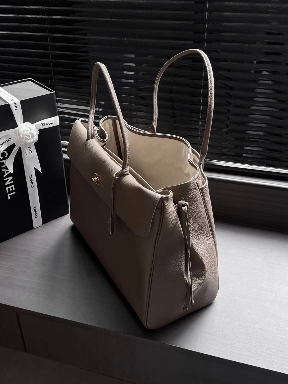 CHANEL シャネル 26S トートバッグ キャビアスキン ゴールド金具 ココマーク 2WAY レディース - 画像 9