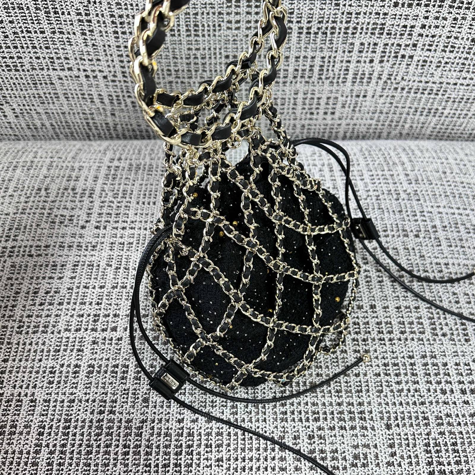 シャネル CHANEL マトラッセ キャビアスキン チェーンショルダーバッグ ブラック ゴールド金具 レディース