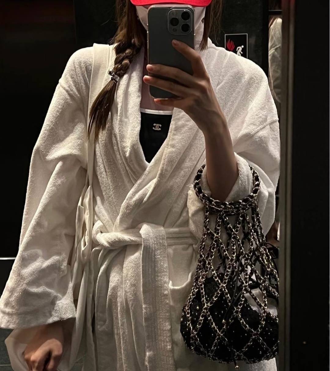 シャネル CHANEL マトラッセ キャビアスキン チェーンショルダーバッグ ブラック ゴールド金具 レディース - 画像 2