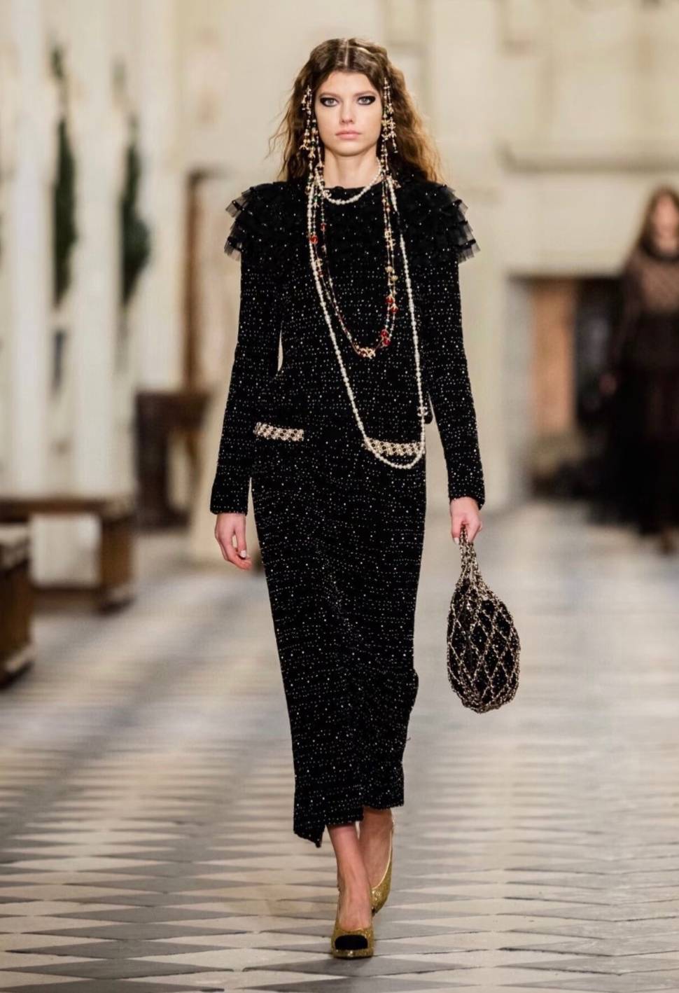 シャネル CHANEL マトラッセ キャビアスキン チェーンショルダーバッグ ブラック ゴールド金具 レディース - 画像 9