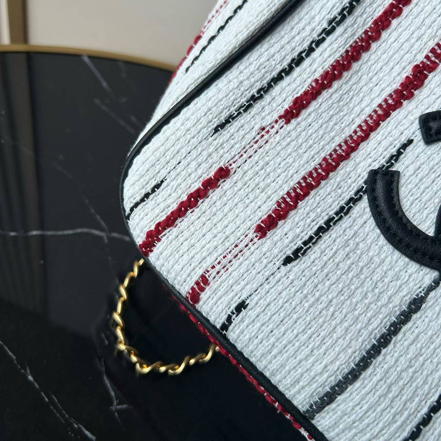 シャネル CHANEL マトラッセ フラップバッグ チェーンショルダー ホワイト ブラック ゴールド金具 レディース - 画像 2