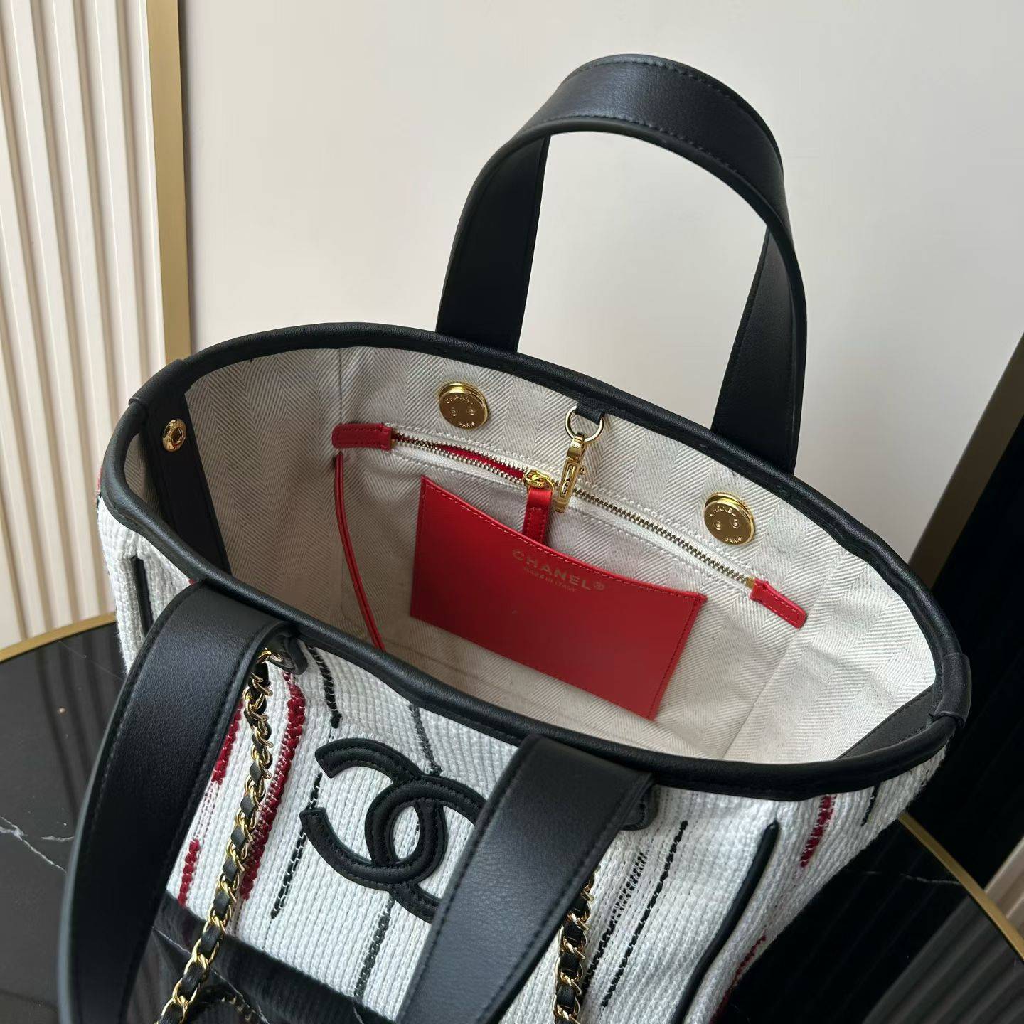 シャネル CHANEL マトラッセ フラップバッグ チェーンショルダー ホワイト ブラック ゴールド金具 レディース - 画像 5