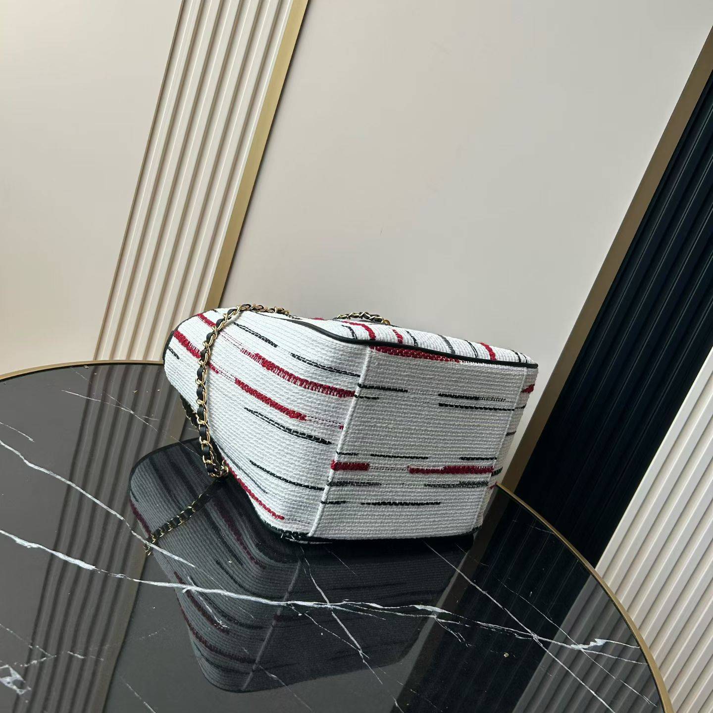 シャネル CHANEL マトラッセ フラップバッグ チェーンショルダー ホワイト ブラック ゴールド金具 レディース - 画像 7