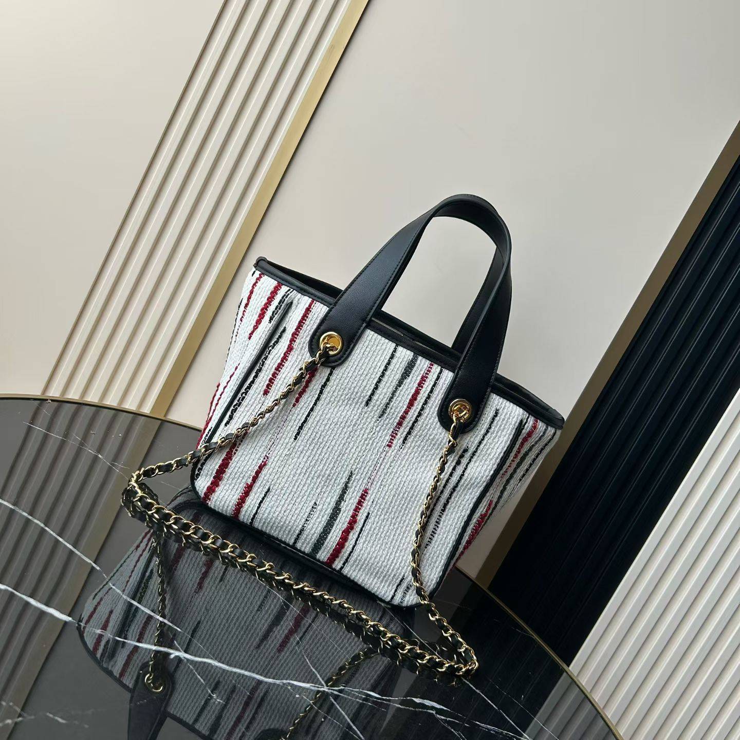シャネル CHANEL マトラッセ フラップバッグ チェーンショルダー ホワイト ブラック ゴールド金具 レディース - 画像 8