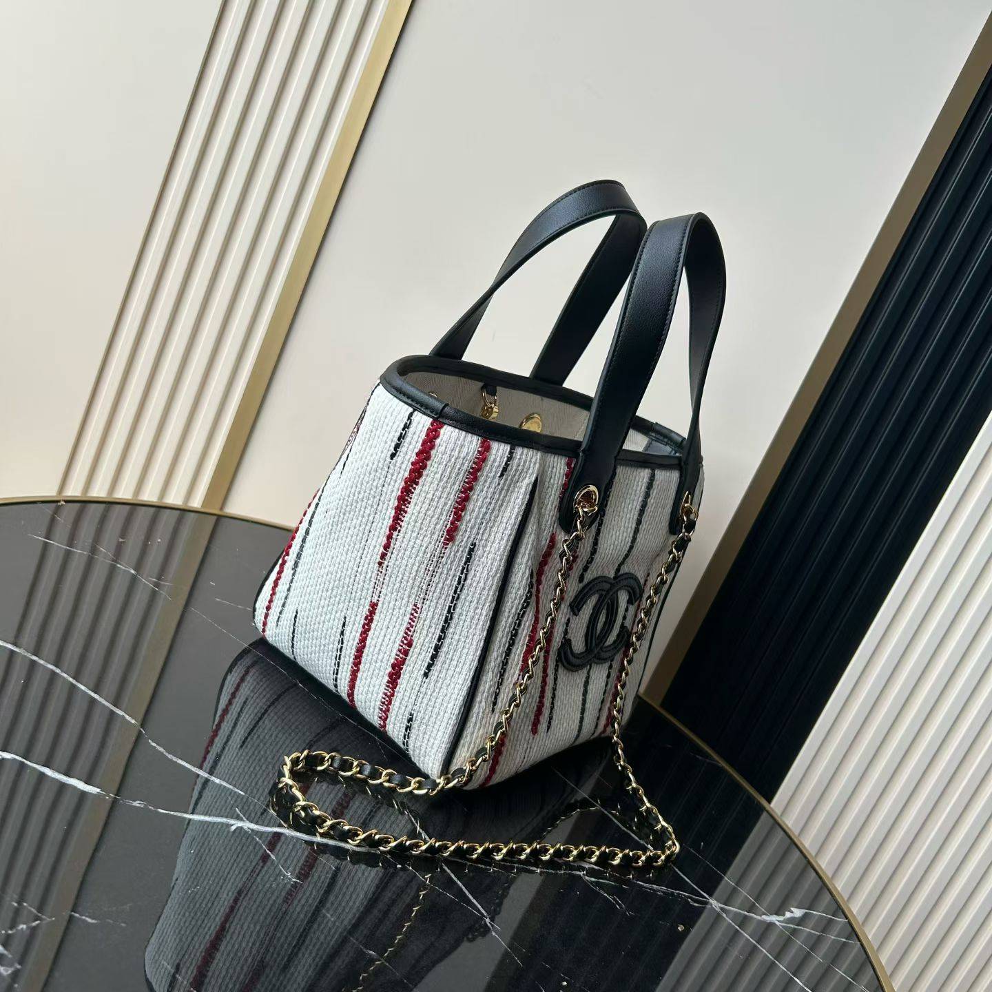 シャネル CHANEL マトラッセ フラップバッグ チェーンショルダー ホワイト ブラック ゴールド金具 レディース - 画像 9