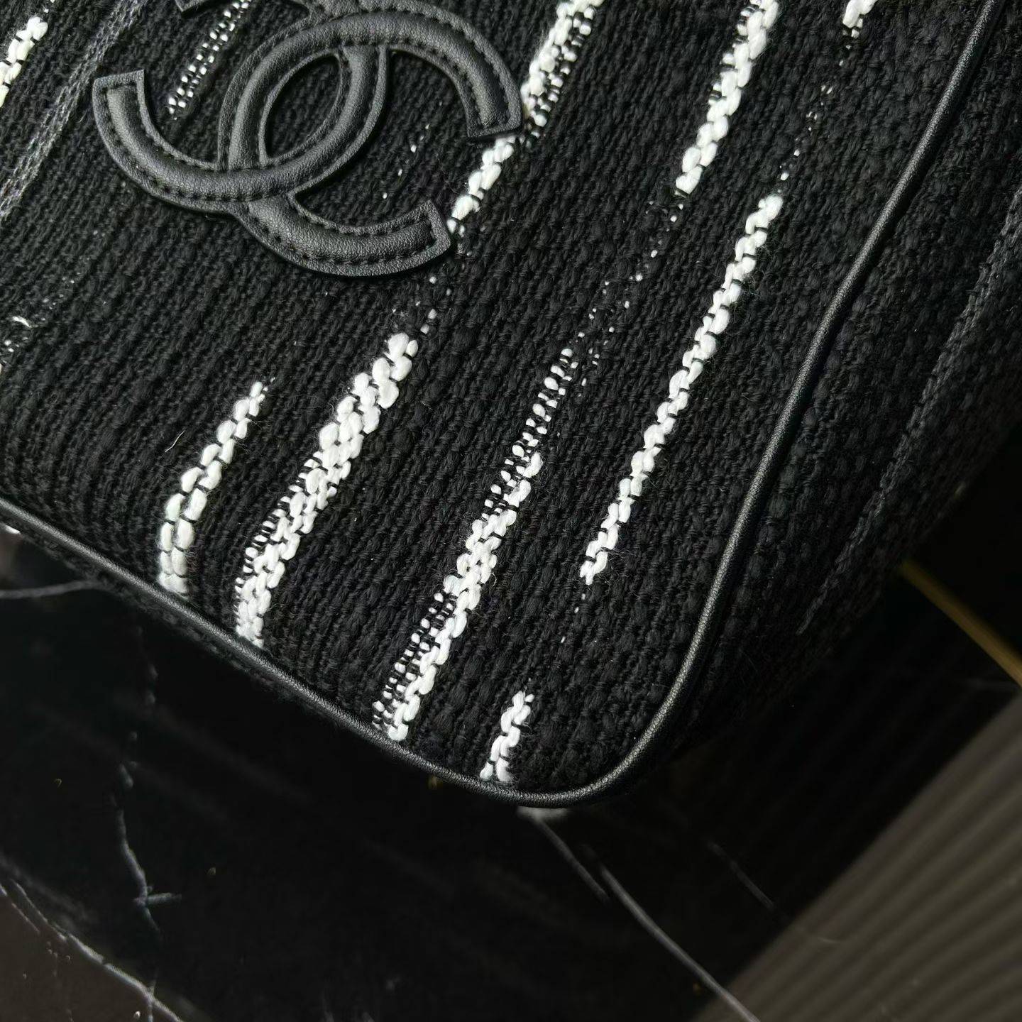 シャネル CHANEL マトラッセ フラップバッグ チェーンショルダー ホワイト ブラック ゴールド金具 レディース - 画像 11
