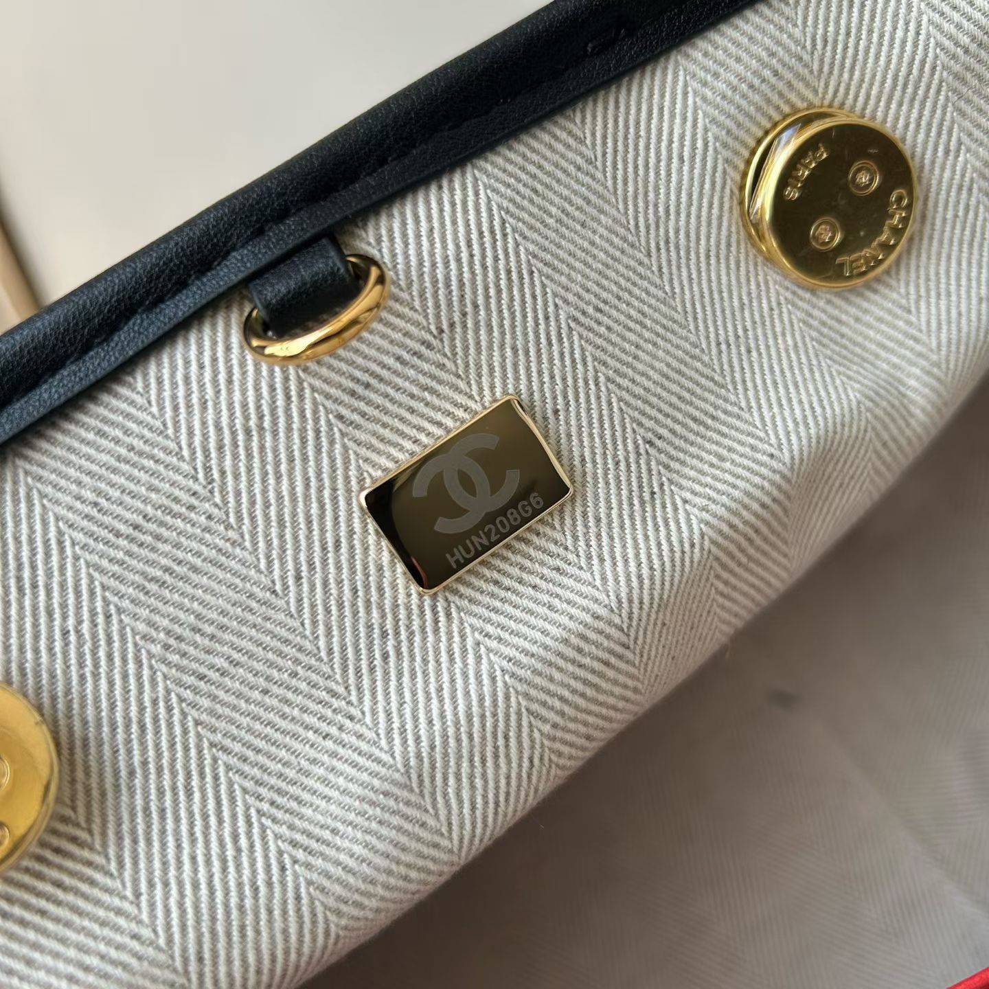 シャネル CHANEL マトラッセ フラップバッグ チェーンショルダー ホワイト ブラック ゴールド金具 レディース - 画像 13