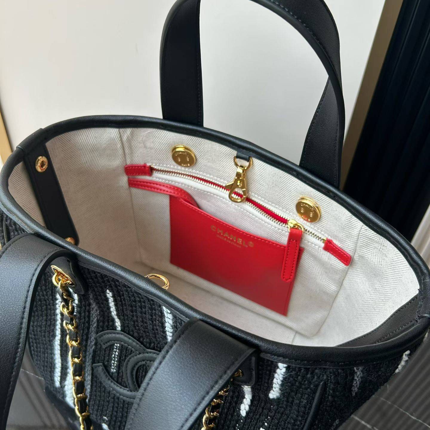シャネル CHANEL マトラッセ フラップバッグ チェーンショルダー ホワイト ブラック ゴールド金具 レディース - 画像 15