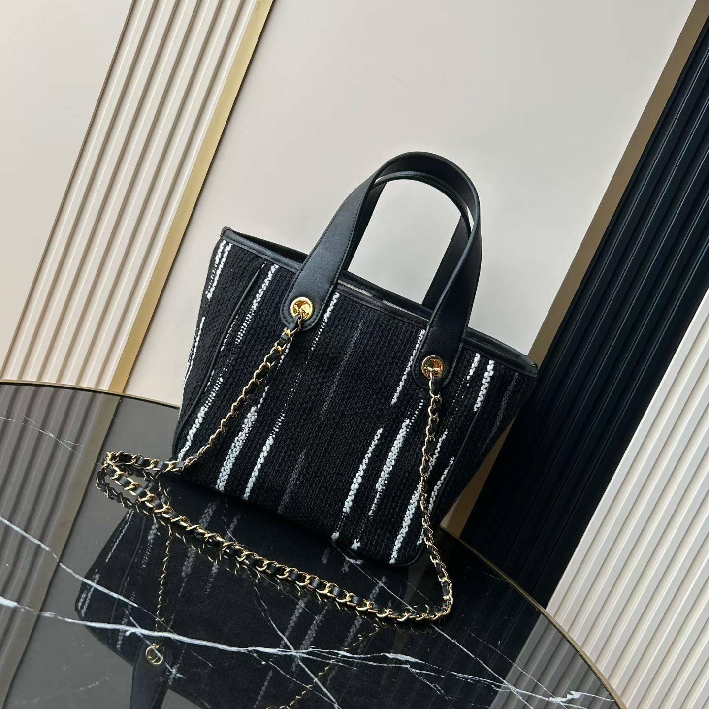 シャネル CHANEL マトラッセ フラップバッグ チェーンショルダー ホワイト ブラック ゴールド金具 レディース - 画像 17