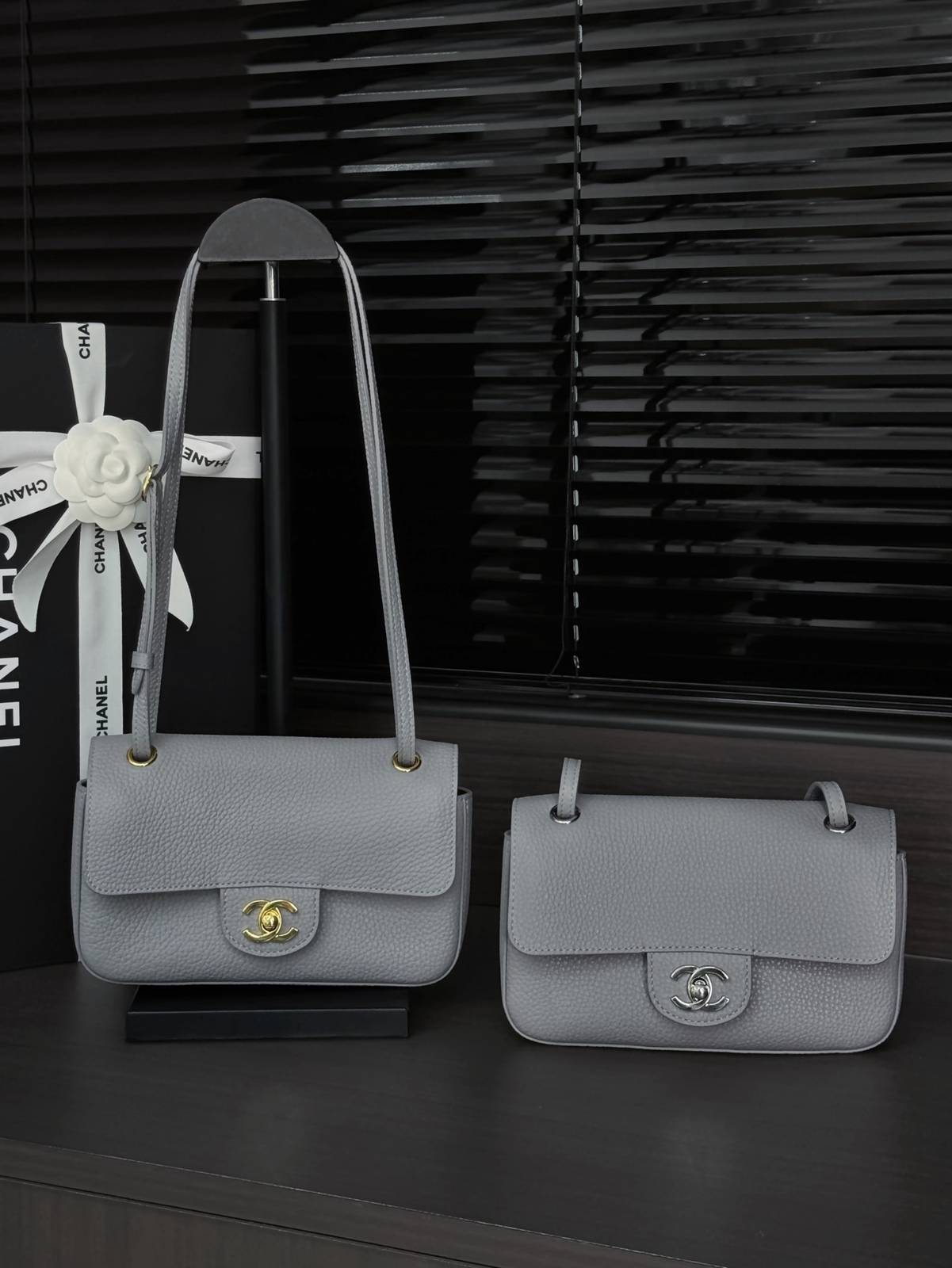 シャネル CHANEL マトラッセ キャビアスキン チェーンショルダーバッグ 2WAY ブラック ホワイト ゴールド金具