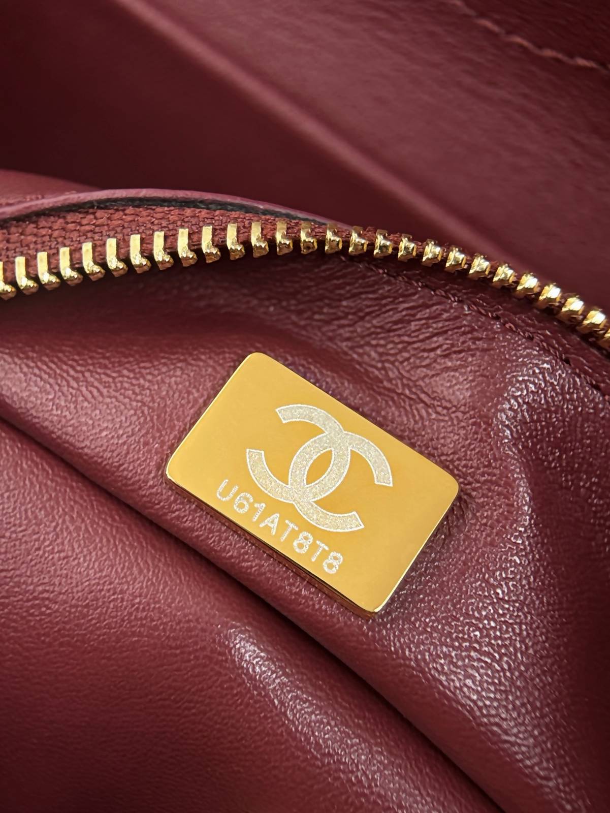 シャネル CHANEL マトラッセ キャビアスキン チェーンショルダーバッグ 2WAY ブラック ホワイト ゴールド金具 - 画像 3