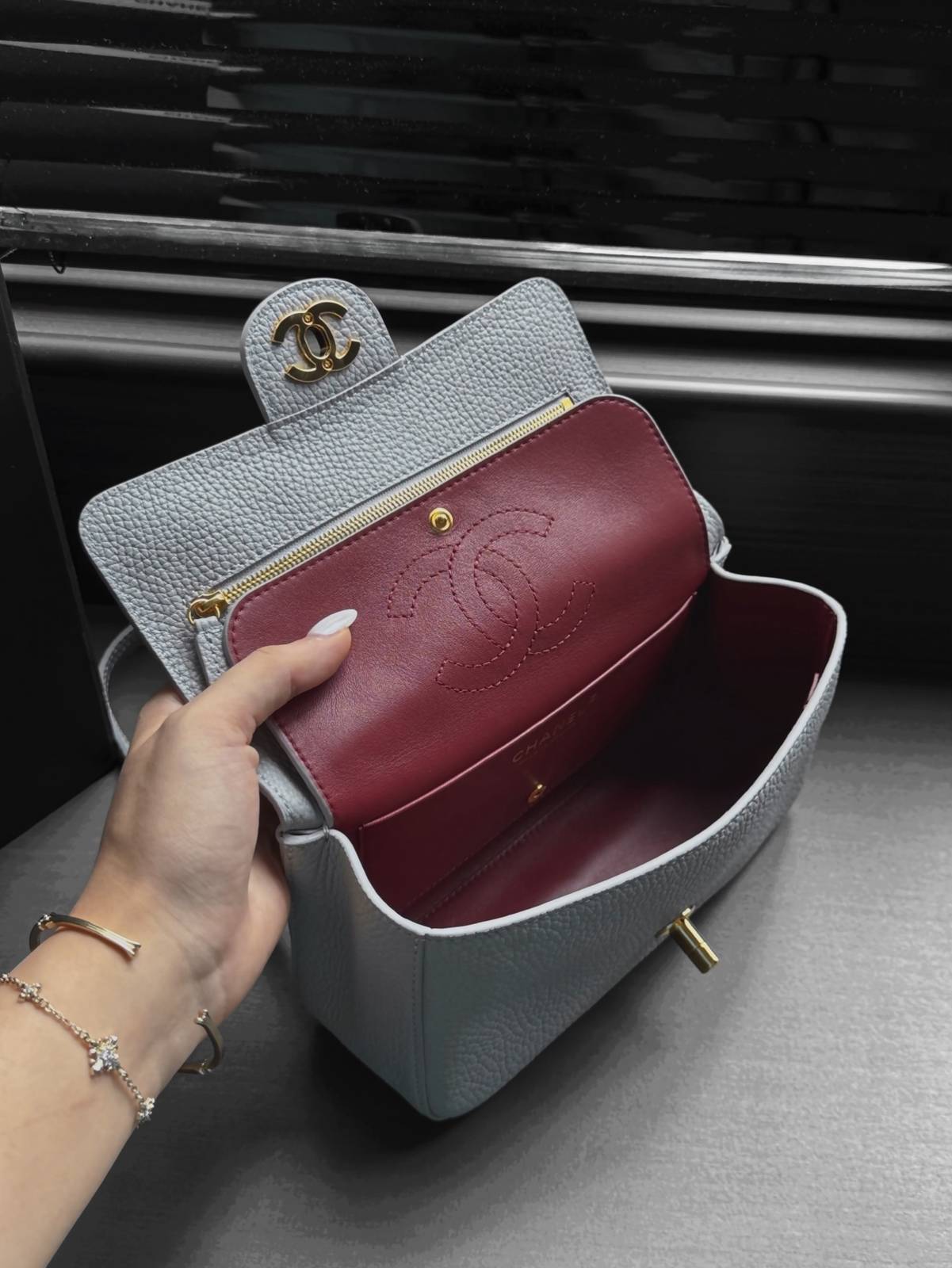 シャネル CHANEL マトラッセ キャビアスキン チェーンショルダーバッグ 2WAY ブラック ホワイト ゴールド金具 - 画像 6