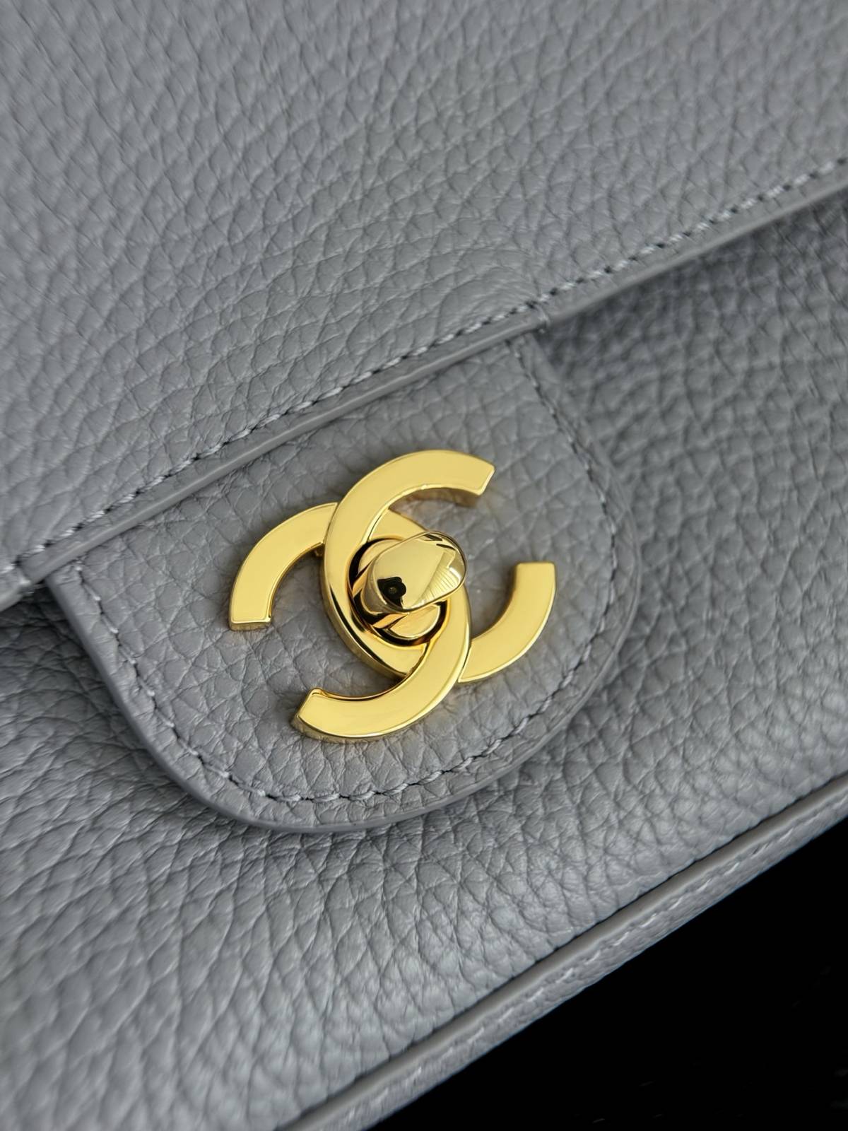 シャネル CHANEL マトラッセ キャビアスキン チェーンショルダーバッグ 2WAY ブラック ホワイト ゴールド金具 - 画像 7