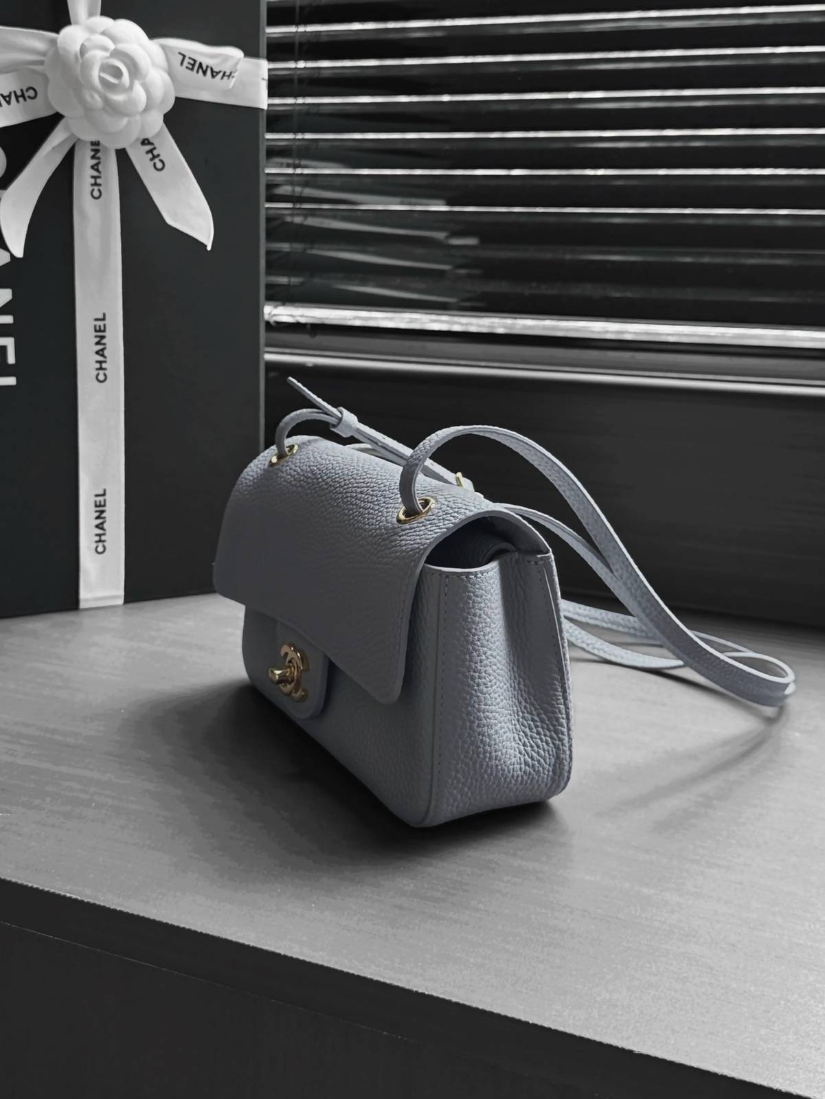 シャネル CHANEL マトラッセ キャビアスキン チェーンショルダーバッグ 2WAY ブラック ホワイト ゴールド金具 - 画像 9