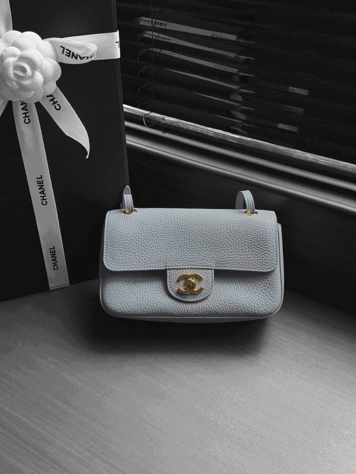 シャネル CHANEL マトラッセ キャビアスキン チェーンショルダーバッグ 2WAY ブラック ホワイト ゴールド金具 - 画像 11