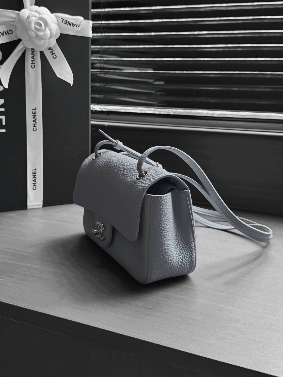 シャネル CHANEL マトラッセ キャビアスキン チェーンショルダーバッグ 2WAY ブラック ホワイト ゴールド金具 - 画像 19