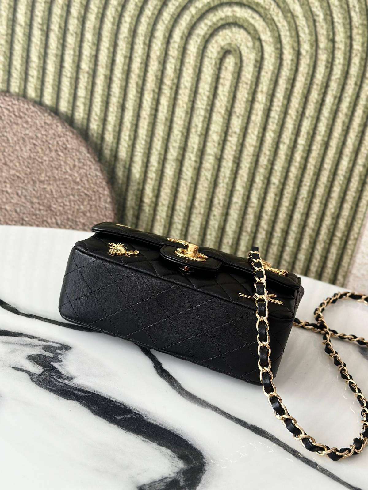 シャネル CHANEL マトラッセ ラムスキン チェーンショルダーバッグ ブラック ゴールド金具 2WAY - 画像 6