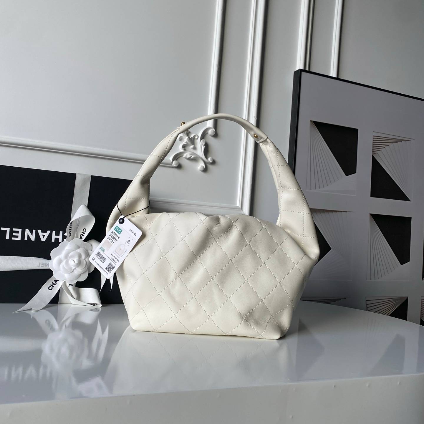 シャネル CHANEL マトラッセ ラムスキン ハンドバッグ ブラック ホワイト ゴールド金具 ファスナー開閉 - 画像 9