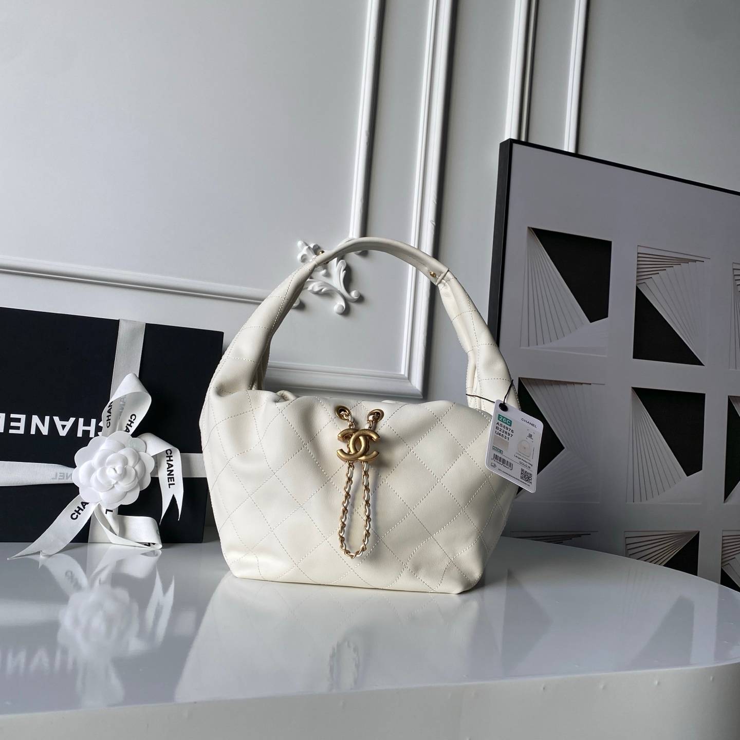 シャネル CHANEL マトラッセ ラムスキン ハンドバッグ ブラック ホワイト ゴールド金具 ファスナー開閉 - 画像 10