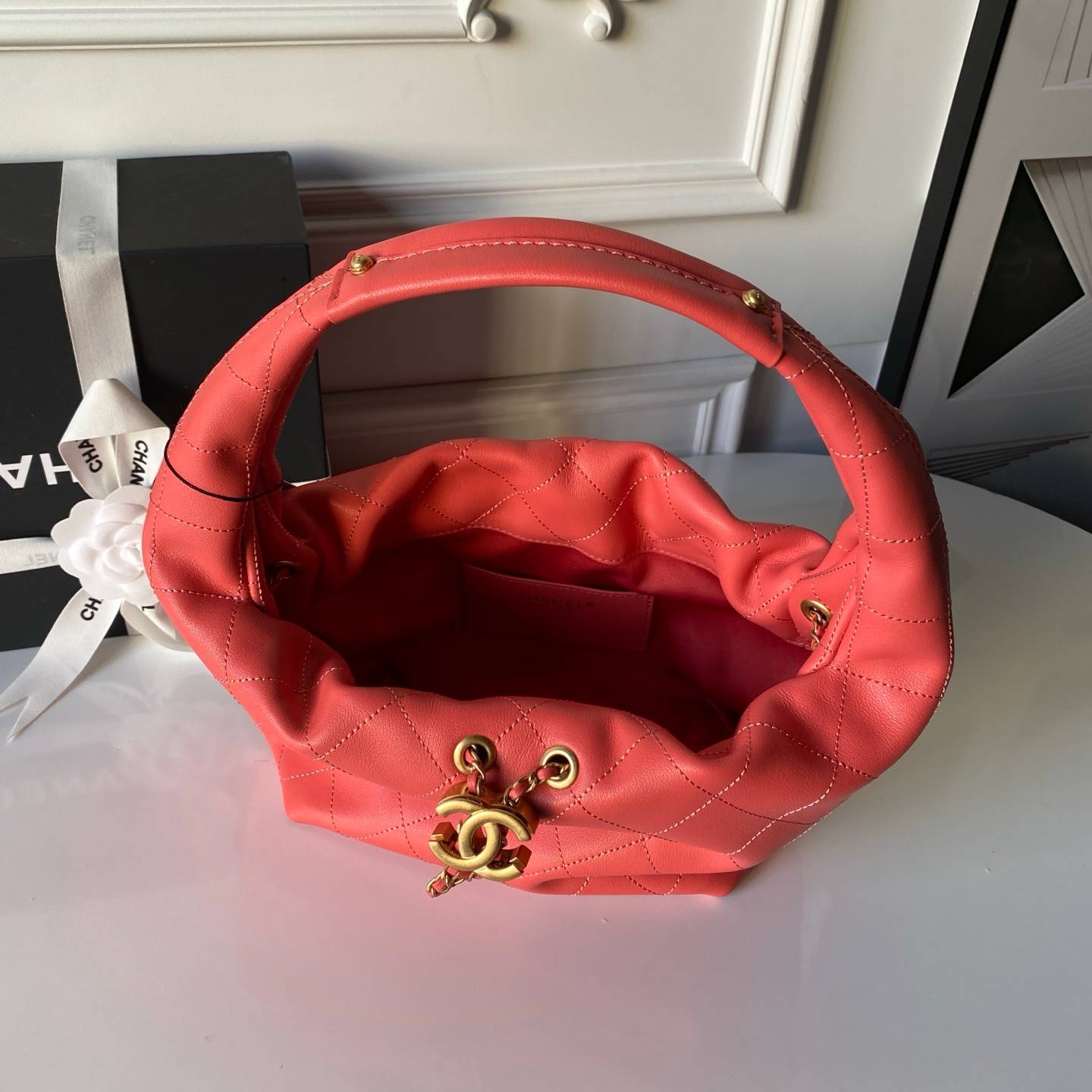 シャネル CHANEL マトラッセ ラムスキン ハンドバッグ ブラック ホワイト ゴールド金具 ファスナー開閉 - 画像 12