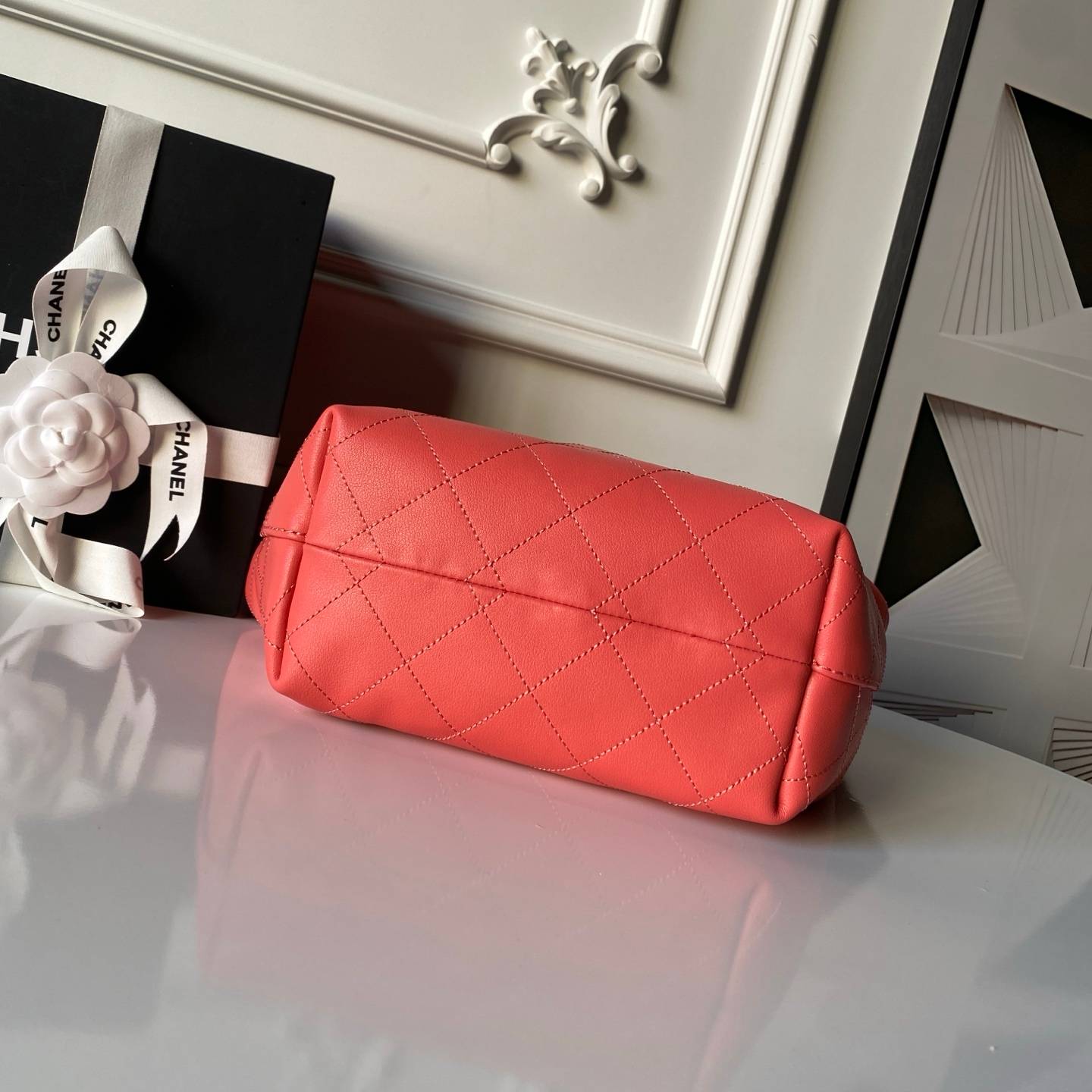 シャネル CHANEL マトラッセ ラムスキン ハンドバッグ ブラック ホワイト ゴールド金具 ファスナー開閉 - 画像 14