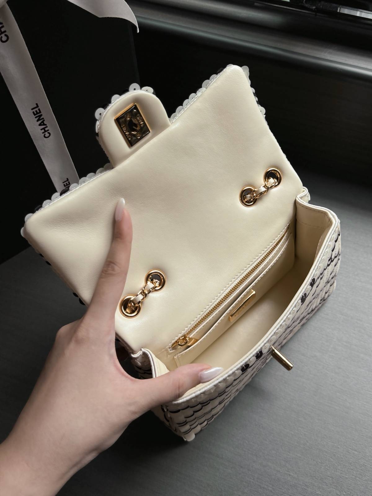 シャネル CHANEL マトラッセ デカマトラッセ フラップバッグ ブラック ホワイト ブラック金具 2WAY レディー - 画像 5
