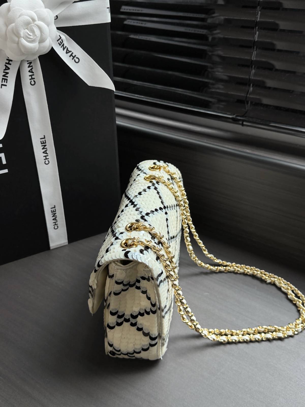 シャネル CHANEL マトラッセ デカマトラッセ フラップバッグ ブラック ホワイト ブラック金具 2WAY レディー - 画像 9